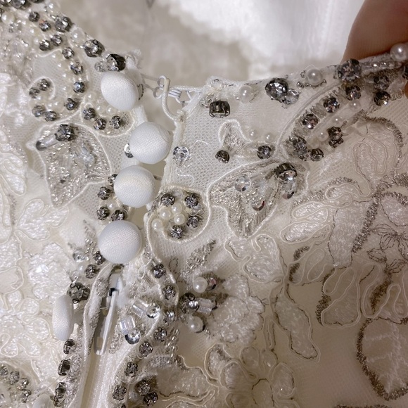 Allure Bridals White Wedding Dress With Veil 10 - Picture 10 of 16